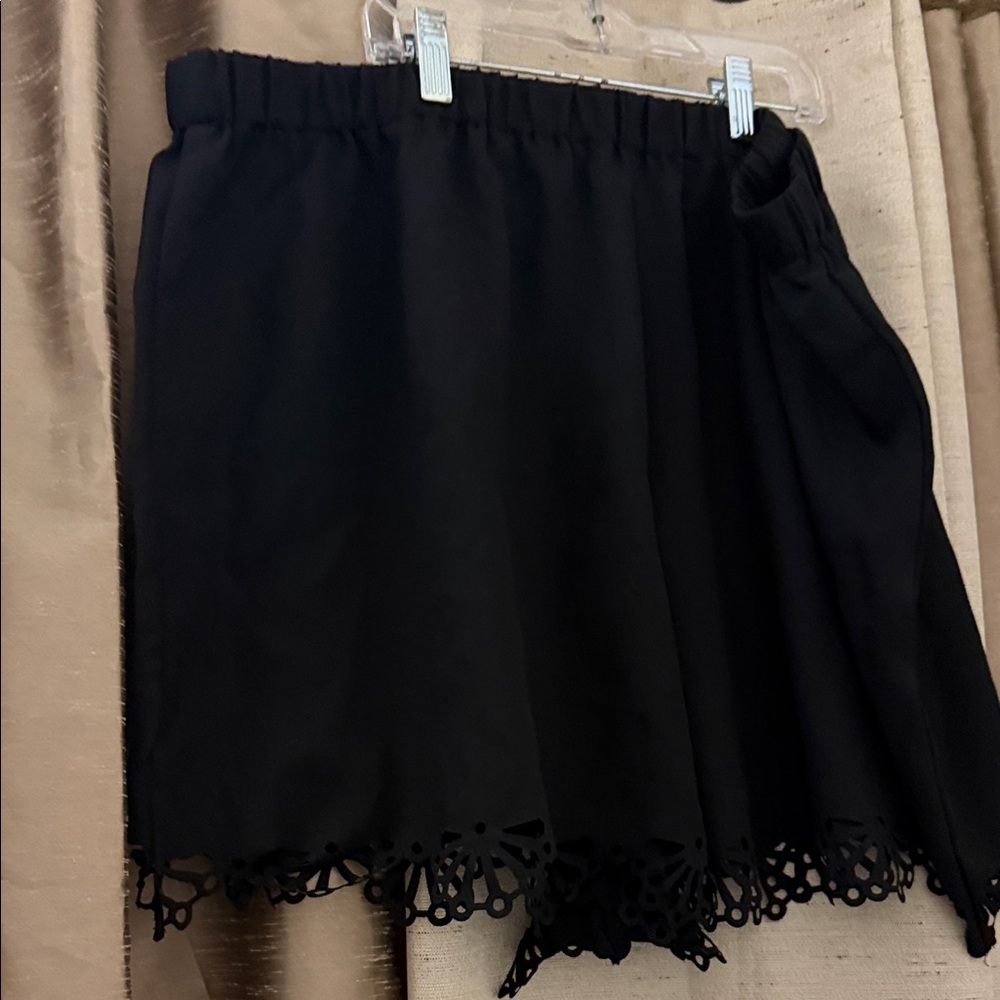 SHEIN Black Lace-Hem Bermuda Shorts